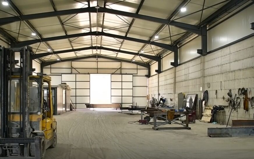 Fabrika pa leje ndërtimi në Gjilan: Puna nuk ndalet, banorët ankohen (VIDEO)