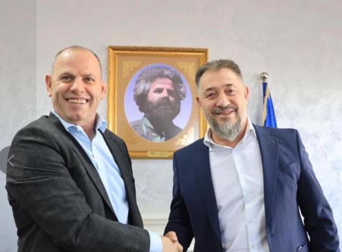 Gani Geci pajton Sami Lushtakun e Ramiz Lladrovcin? (VIDEO)