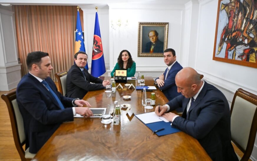 “Takime sy me sy”: Presidentja Osmani ndërron formatimin e takimeve me liderët, nesër i takon veç e veç