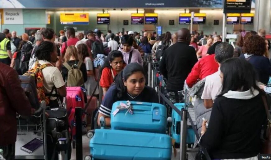 Linjat ajrore kërkojnë përgjigje pas dështimit të kontrollit të trafikut ajror në Britani