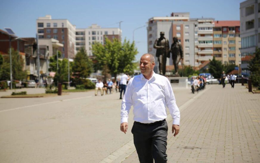 Ramiz Lladrovci publikon listën për Asamble Komunale, 50% gra dhe 50% burra