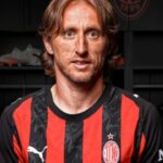 turme-e-madhe-e-tifozeve-i-doli-ne-pritje-modricit-ne-milano