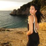 pas-“sunny-hill”,-dua-lipa-relaksohet-ne-jugun-e-shqiperise