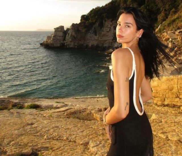 Pas “Sunny Hill”, Dua Lipa relaksohet në jugun e Shqipërisë