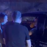 zjarri-pushton-delvinen,-ministri-i-mbrojtjes-ne-terren-ndersa-evakuohen-banoret