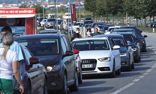 Përditësohen të dhënat, vazhdojnë pritjet e gjata për të dalë nga Kosova përmes Merdarit