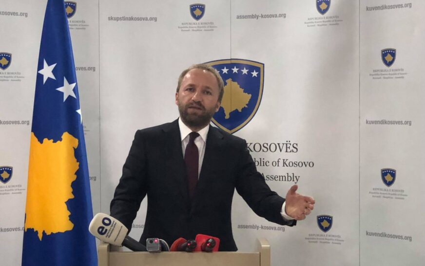 “Ne do ta votonim Konjufcën e Bogujevcin – Kurti nuk i ka as këta 57 deputetë për qeverinë”, Abelard Tahiri për herë të parë permend emra
