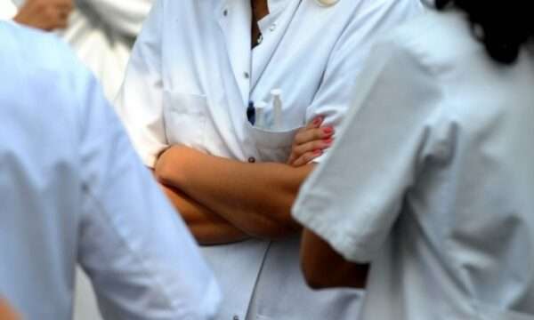 Kushtetuesja ia rrëzoi Qeverisë nenin që përjashtonte kujdesin mendor nga spitalet, FSSHK e quan fitore për sektorin publik