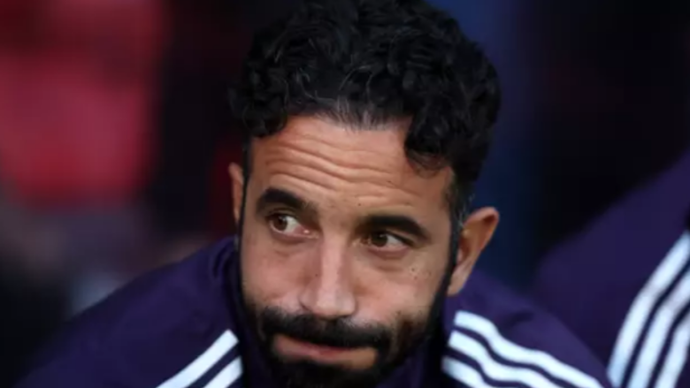 Tifozët thonë se karriera e një lojtari në Man United ‘ka mbaruar’ pas pjesës së parë kundër Grimsby