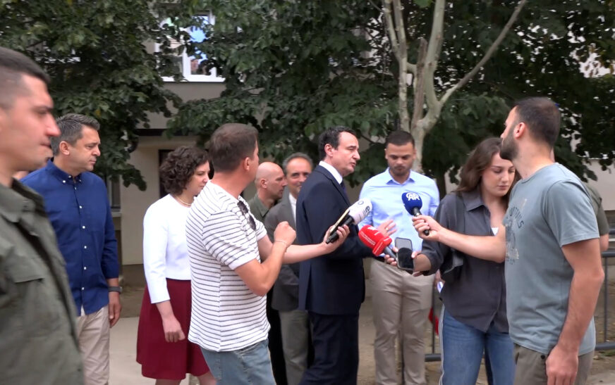 Kurti shmang pyetjet për ngërçin politik: Më duhet me shku në Viti
