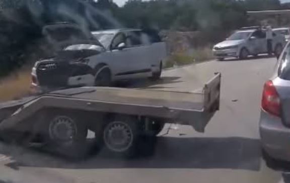 Dy të lënduar në aksident mes dy automjeteve në Gllarevë të Klinës