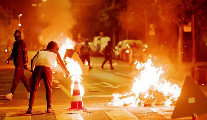Trazirat në Zvicër, protestuesit fajësojnë policinë për vdekjen e 17 vjeçarit