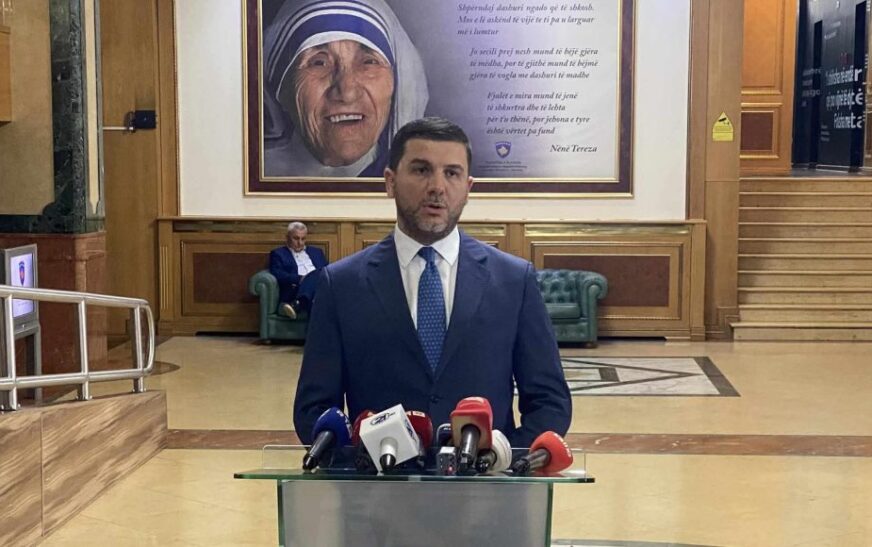 Krasniqi: PDK e voton këdo që s’ka qenë në ekzekutiv, por posti i kryeparlamentarit s’duhet degraduar