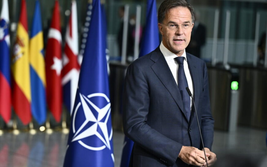 Pas takimit Trump-Putin, shefi i NATO-s udhëton nesër në Washington