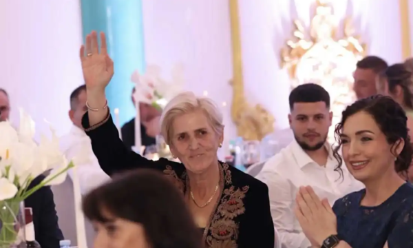Fahrije Hoti martoi djalin, në dasmë ishte edhe presidentja Vjosa Osmani