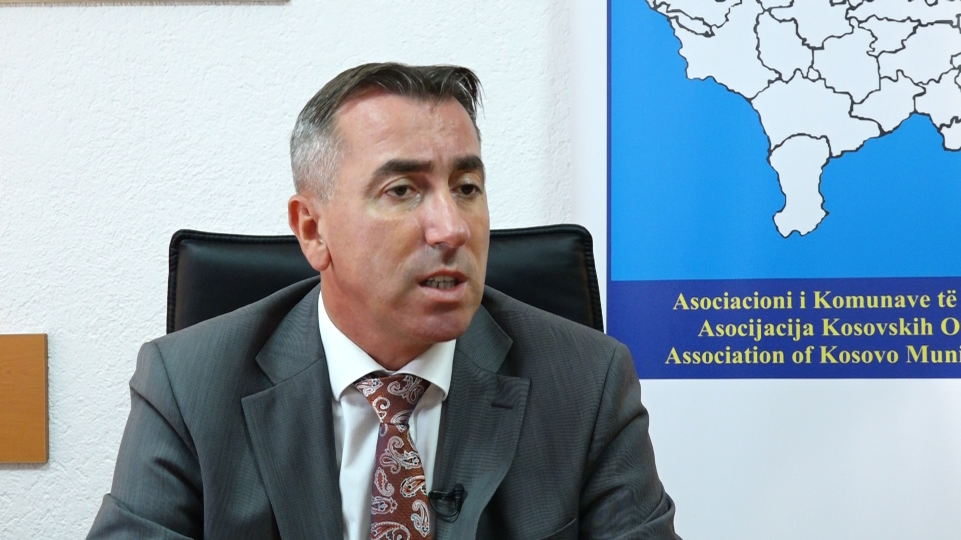 Bllokohen llogaritë e Komunës së Deçanit, AKK: Qeveria po ushtron presion politik