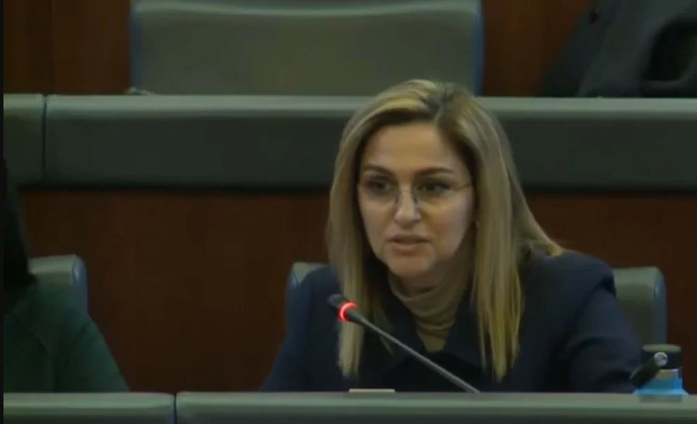 Gruaja e Rexhep Selimit tregon arsyen pse nuk e votoi Donika Gërvallën për kryeparlamentare