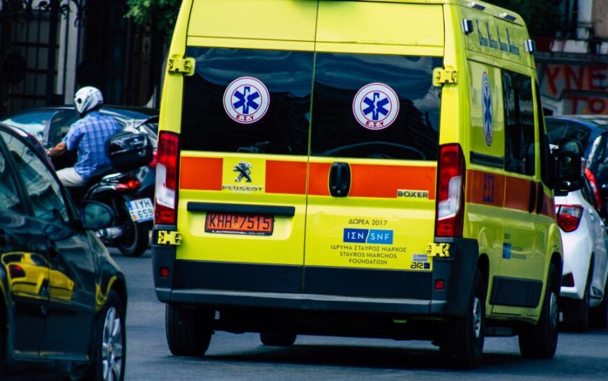Aksident tragjik në Greqi: Ambulanca përmbyset, vdes pacienti 54-vjeçar