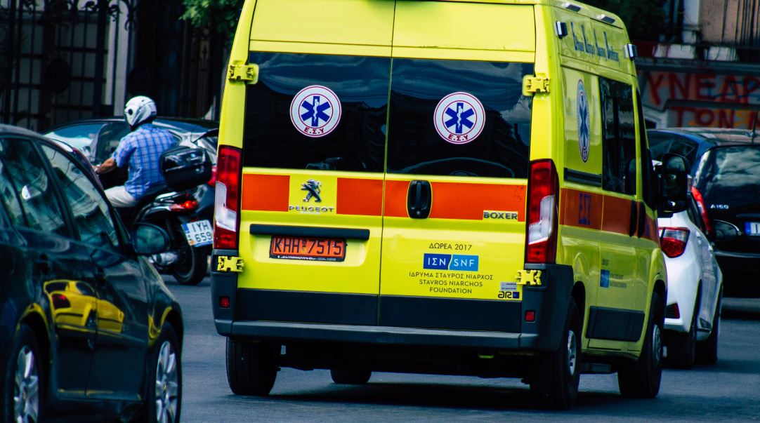 Aksident tragjik në Greqi: Ambulanca përmbyset, vdes pacienti 54-vjeçar