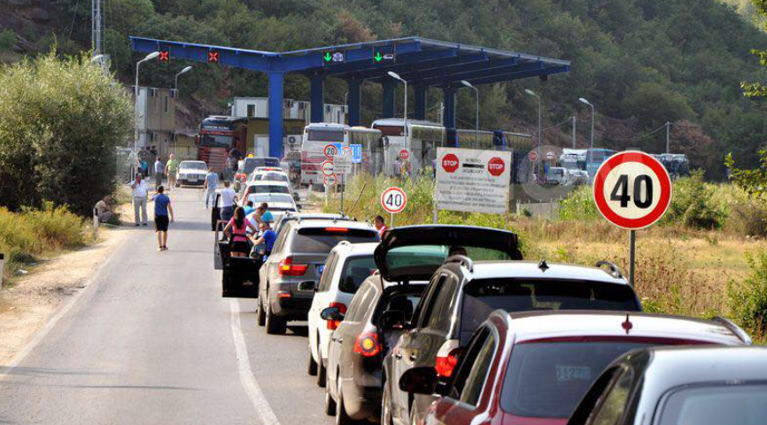 Përditësohen të dhënat e fundit, deri 1 orë e gjysmë pritje në pikat kufitare për dalje nga Kosova