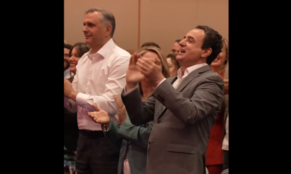 Kurti shpërthen në brohoritje, ”Hajra, Hajra, Hajra”