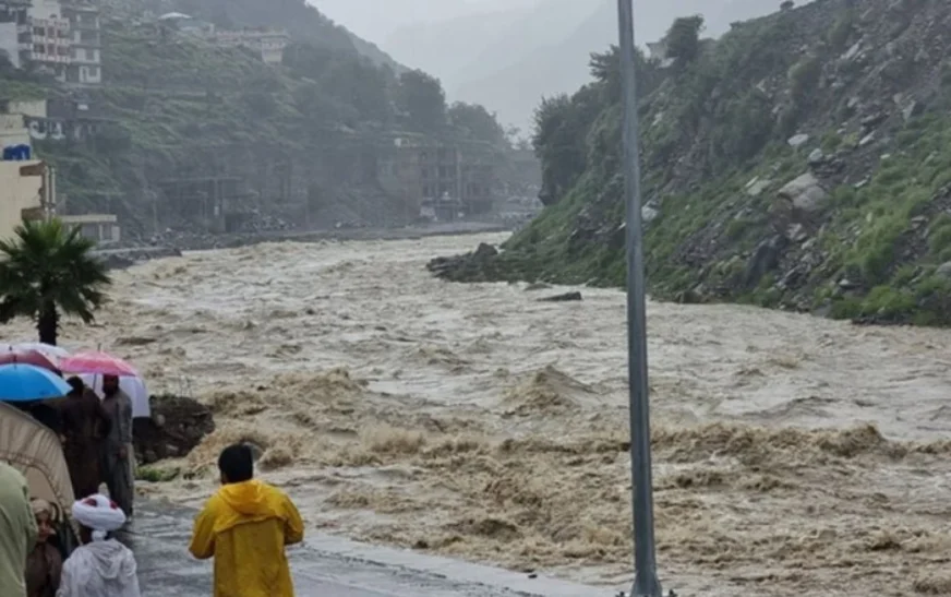 Përmbytje katastrofale në Pakistan: Mbi 600 të vdekur dhe 200 të zhdukur