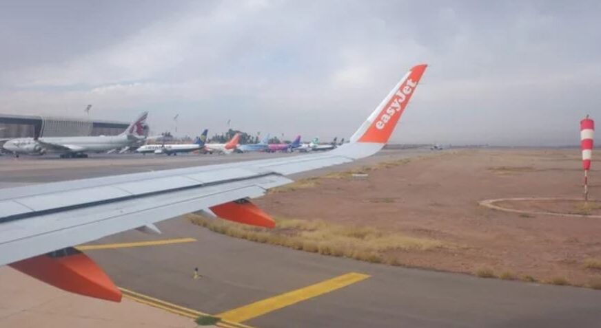 Incident në aeroport/ Përplasen dy avionë në pistë, anulohen përkohësisht fluturimet