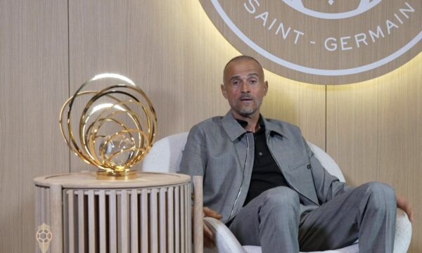 Luis Enrique shpallet trajneri më i mirë i vitit, e fitoi tripletën me PSG-në