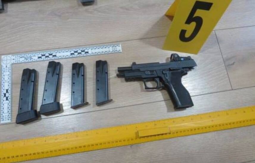 Policia sekuestron armë dhe municione në Mitrovicën e Jugut