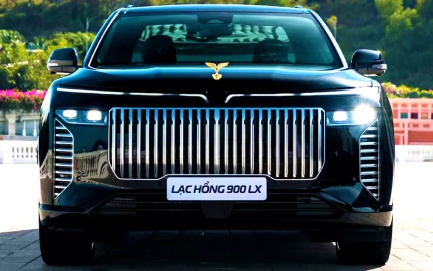 Ky SUV i blinduar thuhet se mund të përballojë edhe 400 të shtëna me municion të drejtuar me laser