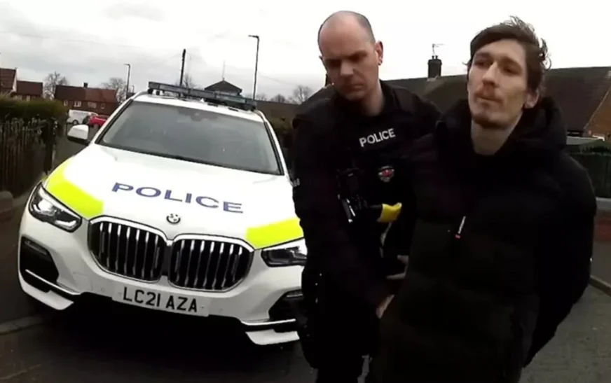 ‘E futi veten në burg’, britaniku filmoi veten duke ikur nga policia me më motoçikletë 200 km në orë