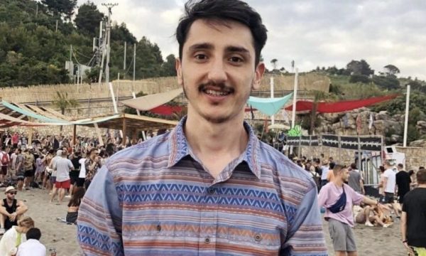 Lirohet kameramani Jetmir Muji, akuzohet për xhirimin e vajzave të Presidentes Osmani