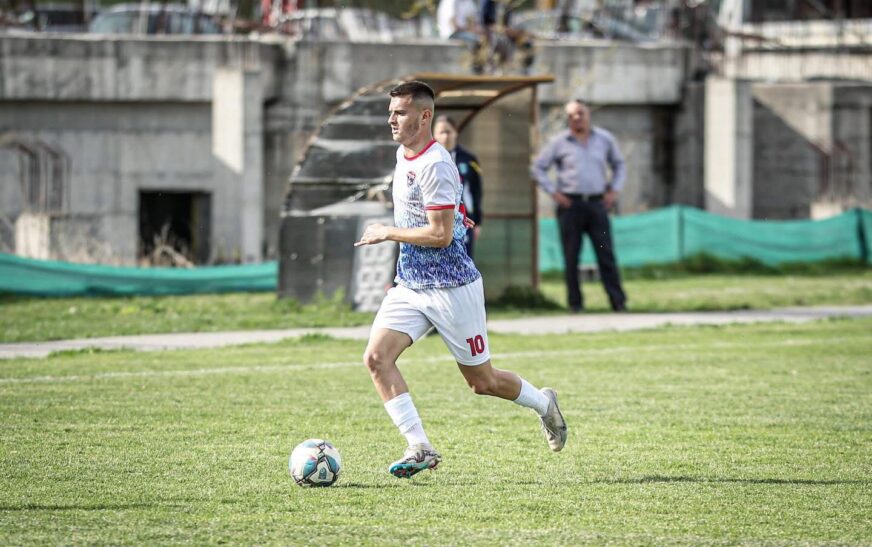 Plagosja në Pejë, dorëzohet në polici futbollisti i dyshuar – dërgohet në mbajtje