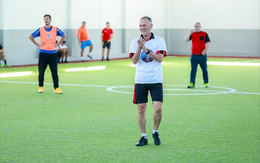 “Fushë Kosova PËRTEJ” – Osmani organizon turne në futsall