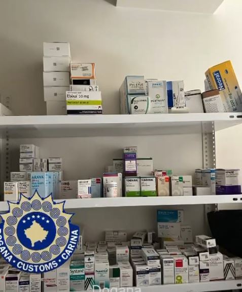 Aksion i Doganës në Ferizaj: Kapen barna të kontrabanduara në barnatore dhe banesa private