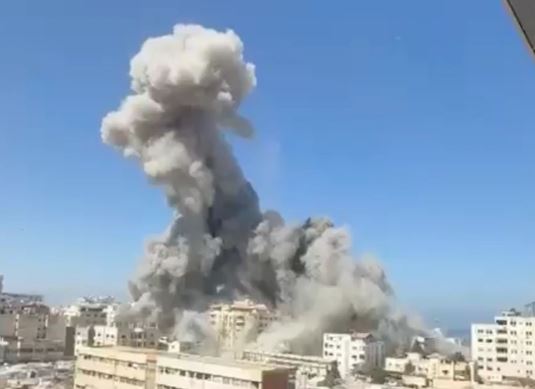 Izraeli vazhdon bombardimet në Gaza