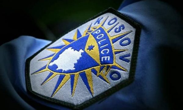 Një 28-vjeçar godet për vdekje me veturë një 40-vjeçare në Gjonaj të Prizrenit
