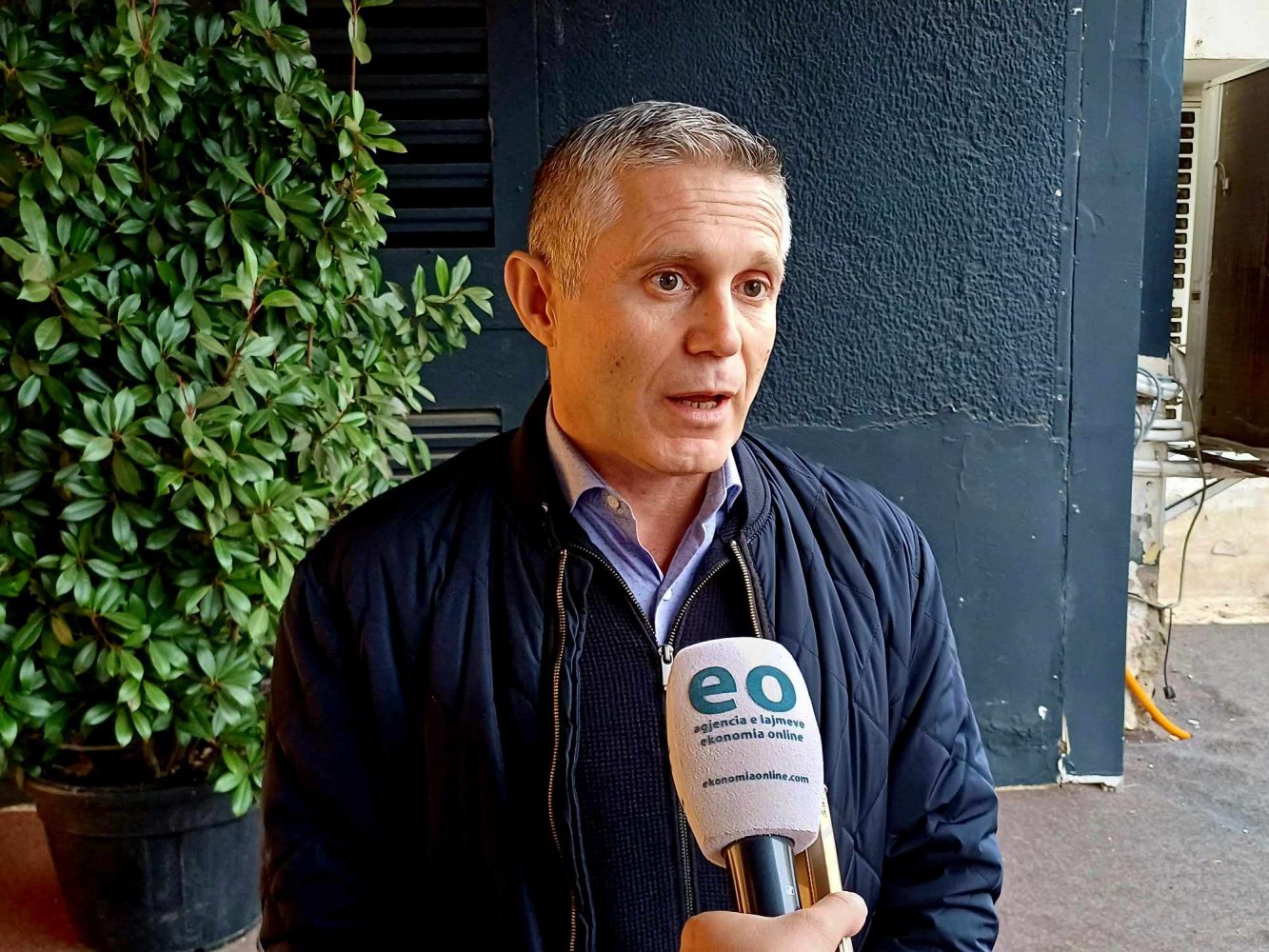 Arrestimi i kameramanit nga e rojet e Osmanit, Ramadani kërkon suspendimin e policëve