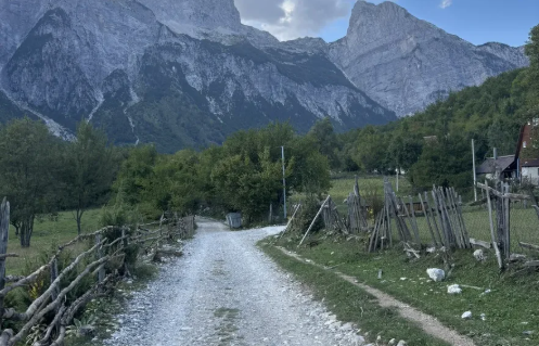 Vdiq aksidentalisht në Alpe, nxirret nga humnera trupi i turistit holandez