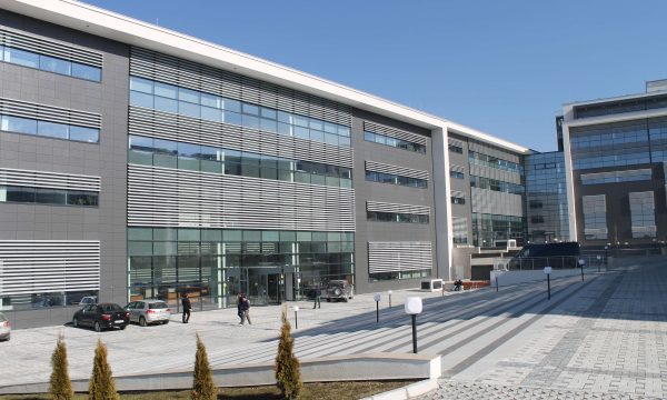 Arrestohet një person në Pallatin e Drejtësisë, deklaroi rrejshëm në një seancë gjyqësore