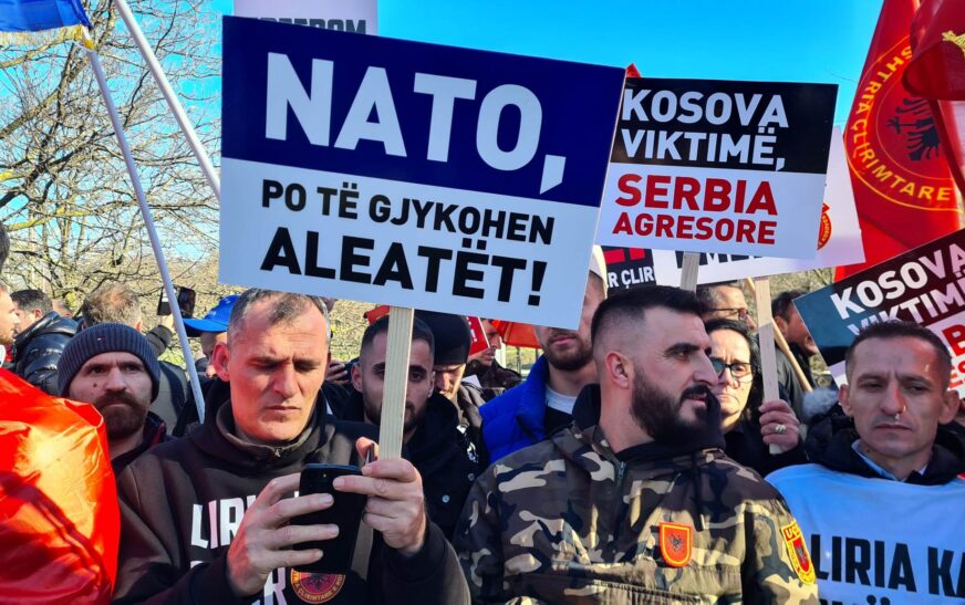 “Një zë për çlirimtarët”, veteranët e UÇK-së protestojnë edhe në Tiranë