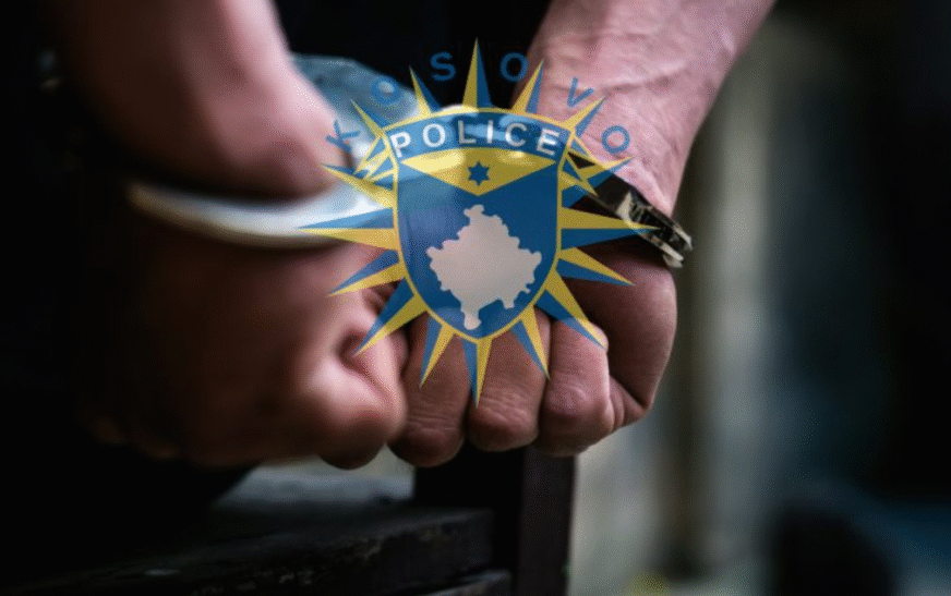 Goditi me veturë disa persona në një park, arrestohet i dyshuari