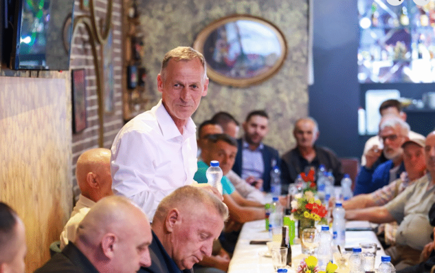 Takimi pranë Stacionit të Trenit, Osmani dëgjon shqetësimet e qytetarëve