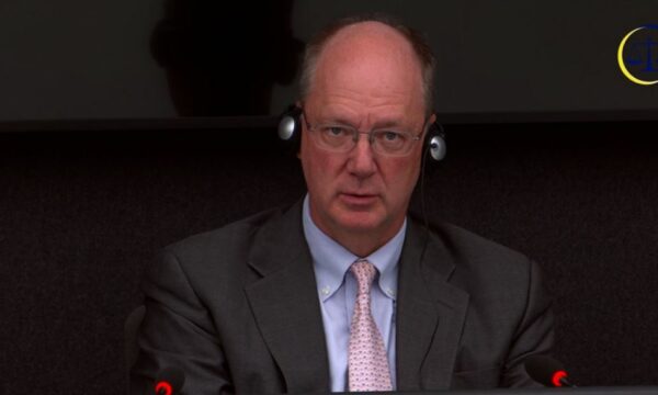 Williams: Masakra e Reçakut, arsyeja që kosovarët në Rambuje kërkuan ta përfshij në juridiksionin për Tribunalin e ish-Jugosllavisë