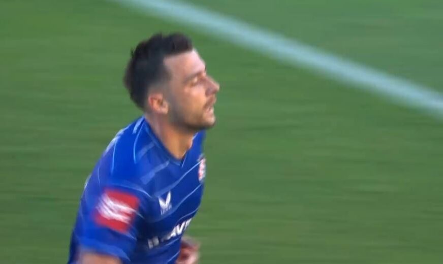 Arbër Hoxha realizon gol në derbin e madh kroat, merr topin nga mesi i fushës