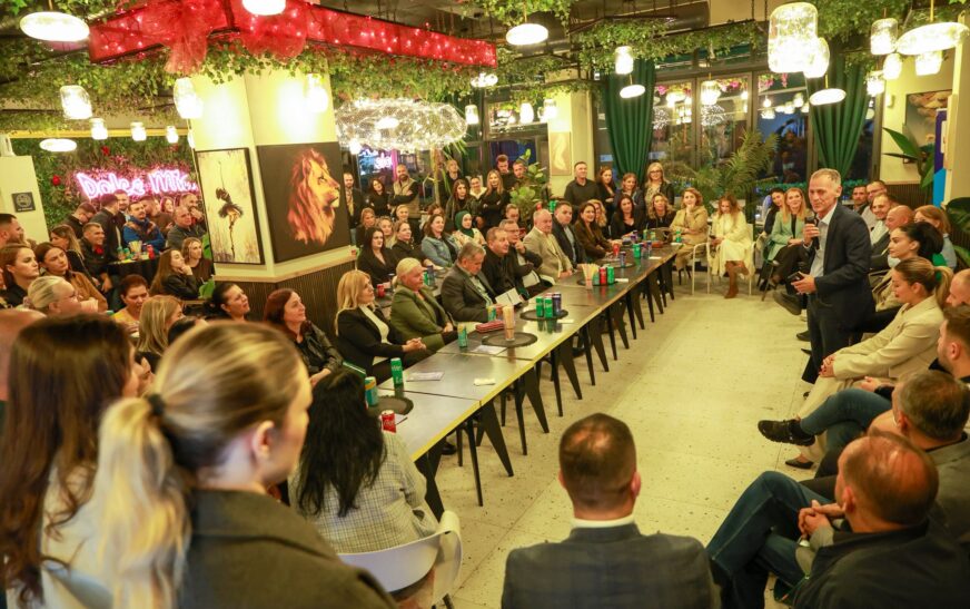 Shëndetësia në fokus: Besnik Osmani paraqet prioritetet për Fushë Kosovën