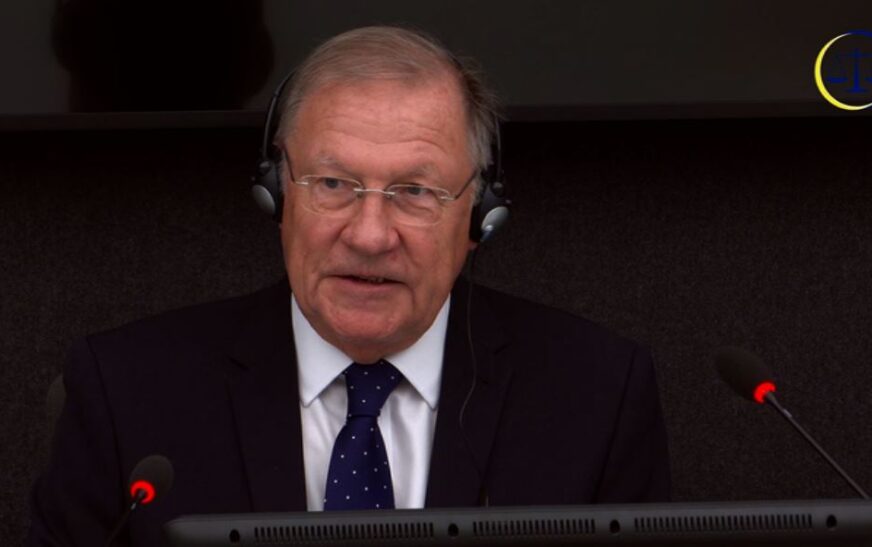 “I konsideronin terroristë”, Duncan: Me çarmatosje, UÇK tregonte se janë çlirimtarë dhe se e duan pavarësinë