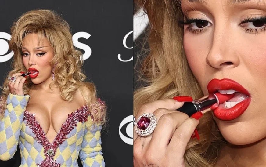 Doja Cat habiti fansat me një gjest të pazakontë në tapetin e kuq të MTV VMA 2025