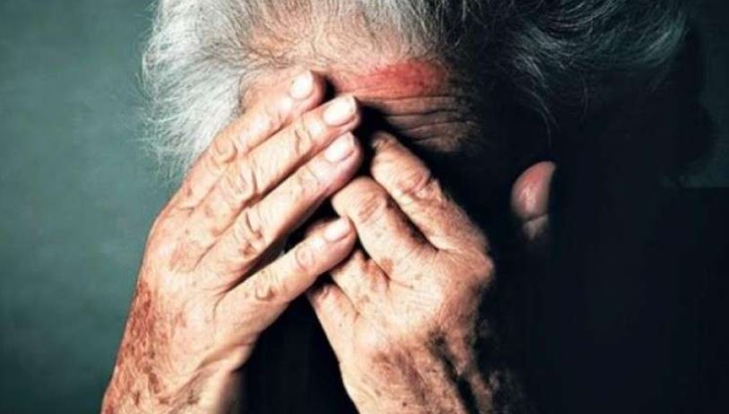 Nëna raporton djalin në polici, thotë se po ushtron dhunë ndaj saj