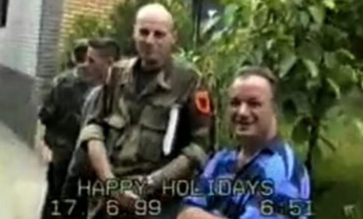 “Ne ishim në luftë, jo në hotel me 5 yje”, Duncan qesh kur pyetet për rrobat e njëjta të ushtarëve të UÇK-së